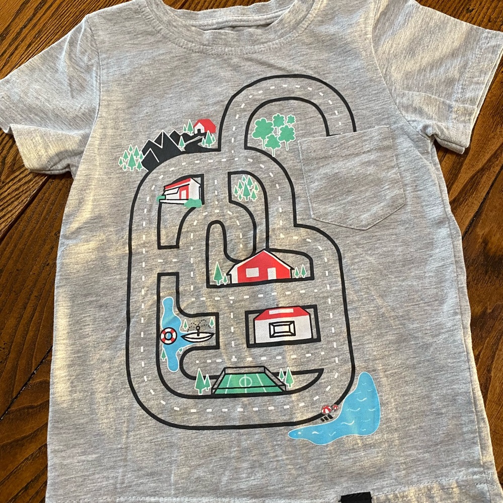 T-shirt size 4